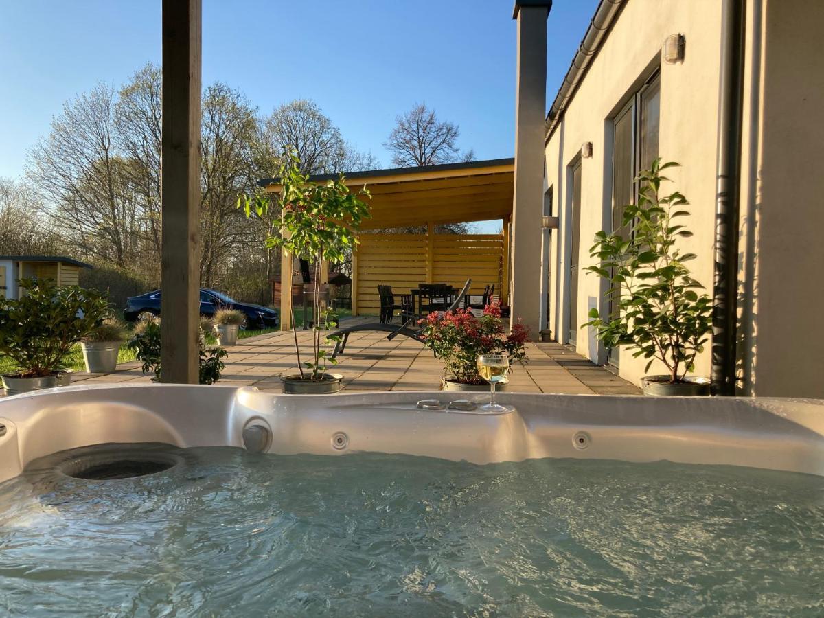 Mikołajki Mleczarnia Z Prywatnym Jacuzzi 빌라 외부 사진